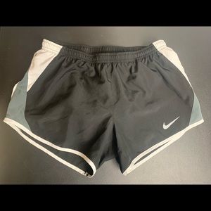 NIKE Dri-Fit TEMPO Women’s Small S Black & White Athletic Lined Shorts Running